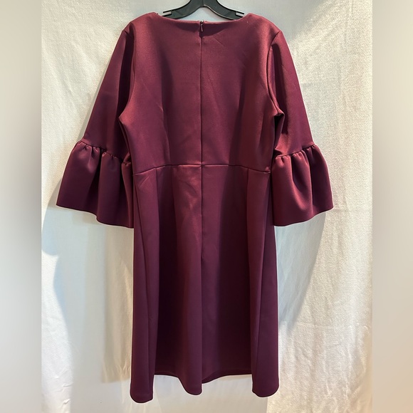 Eloquii scuba flutter sleeve dress, size 16 - Picture 4 of 7